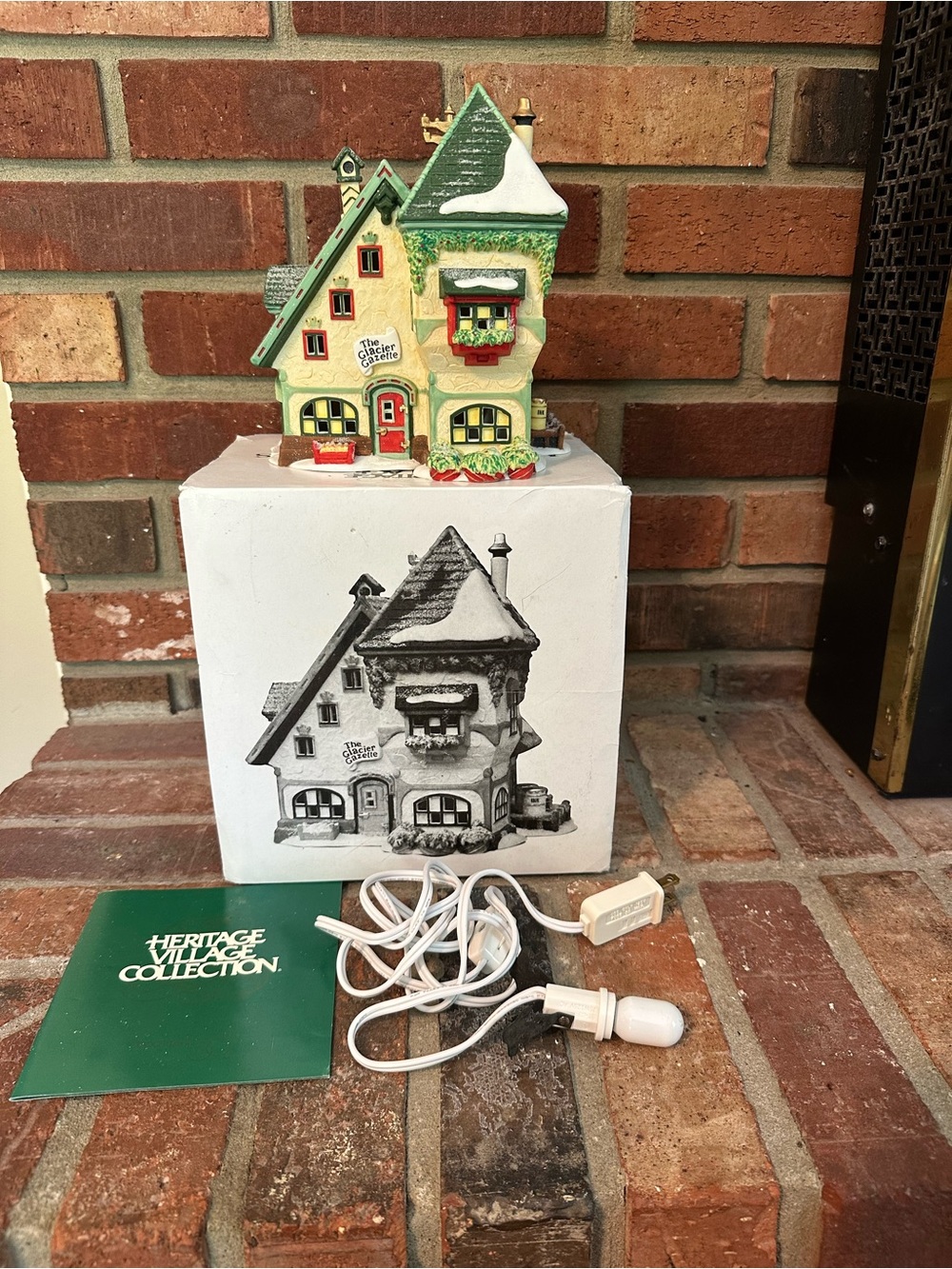 Department 56 North Pole Series The Glacier Gazette 1997 Porcelain Lighted Works